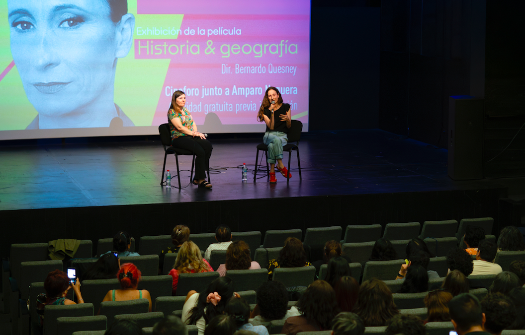 Más de 100 personas asisten a función de cine dedicada a cuidadoras y cuidadores